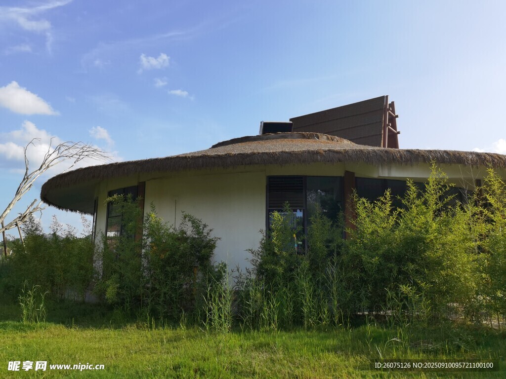 圆形屋顶的田园小屋