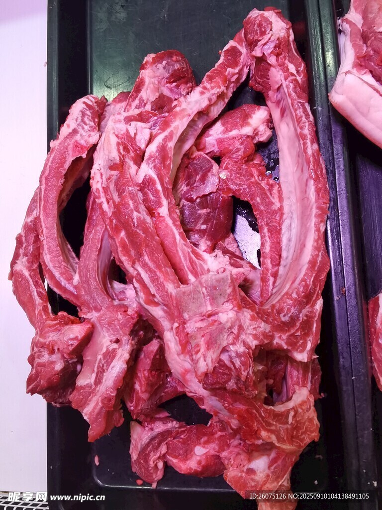 新鲜生羊排骨展示