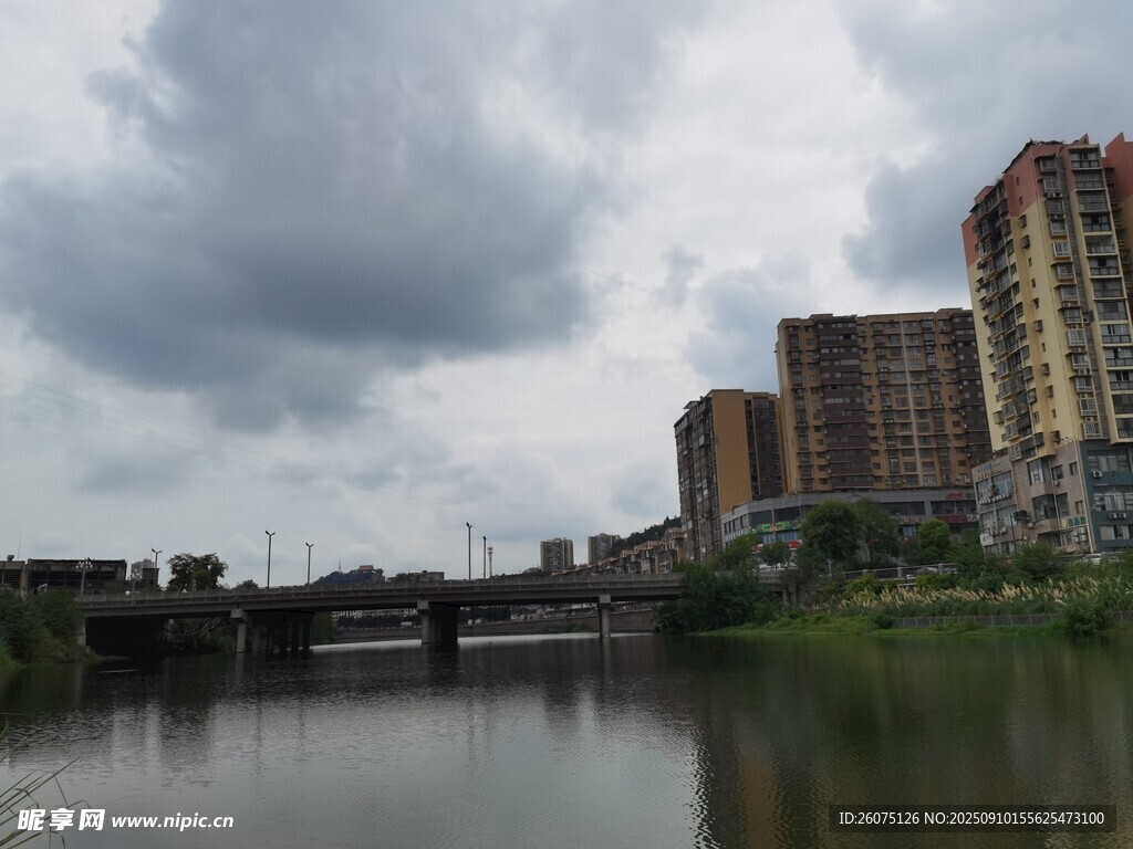 城市河畔风景