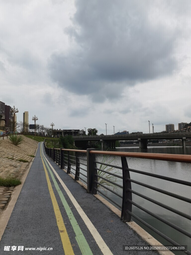 河边步道风景