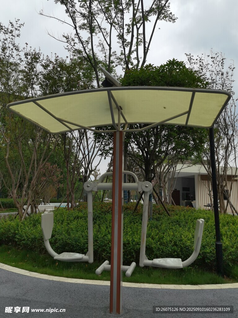 户外休闲太阳能健身器材