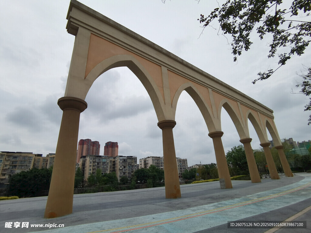户外拱形建筑景观