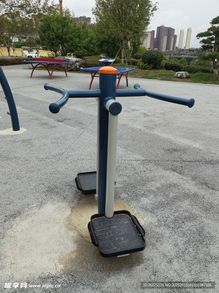 户外健身器材之漫步机