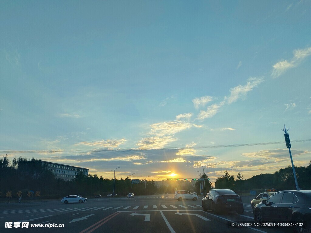 公路日落美景