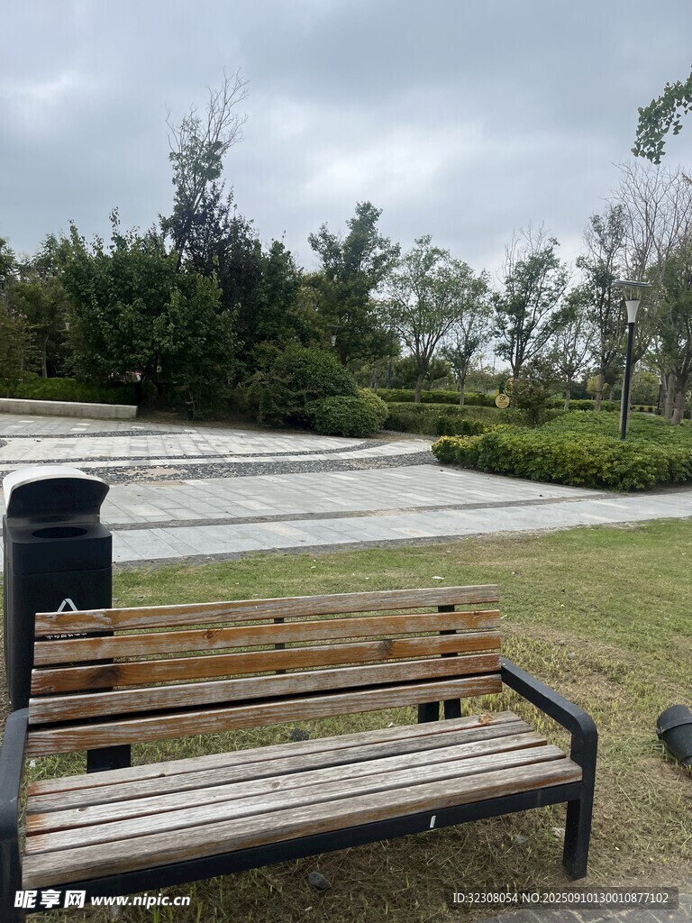 户外休闲长椅