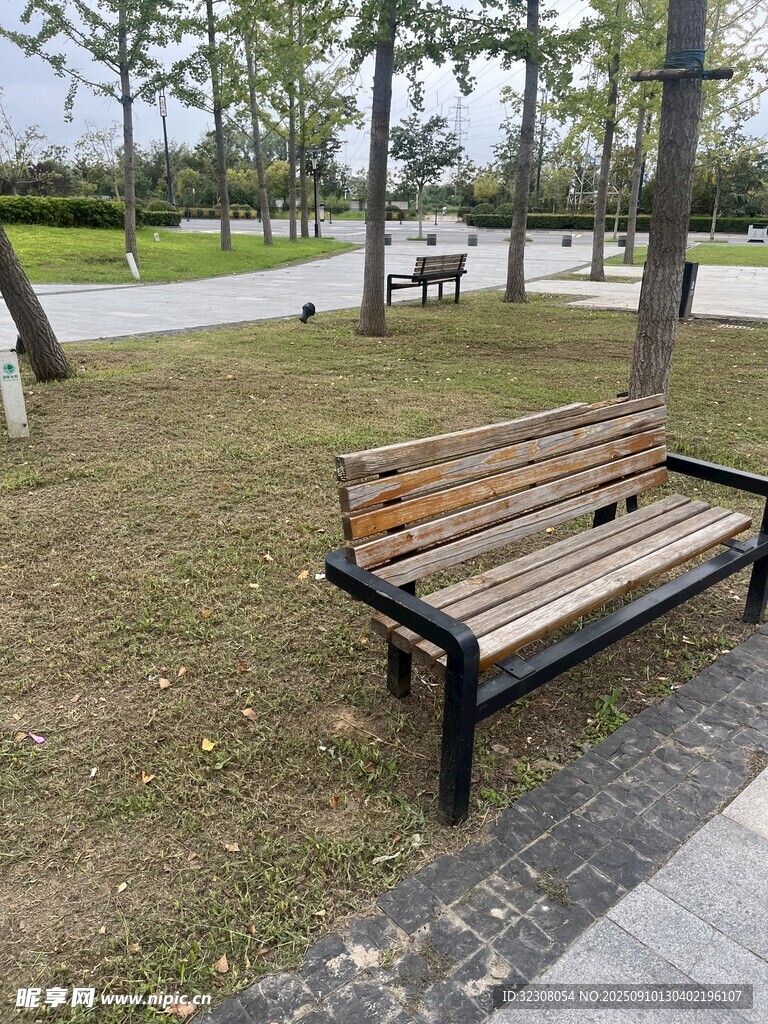 公园中的休闲长椅