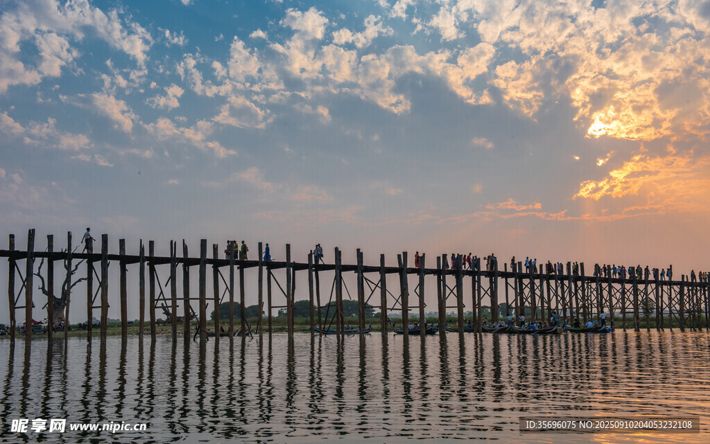 夕阳下的乌本桥美景