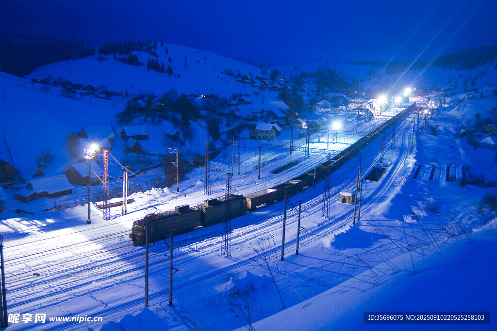 雪夜中的铁路景观