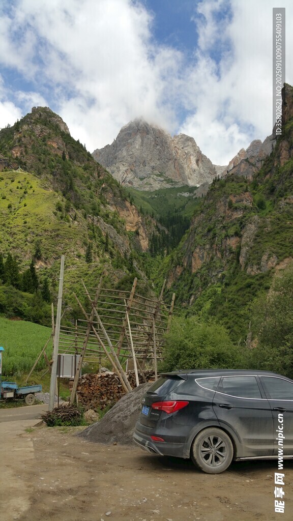 山间停车处的美丽景致