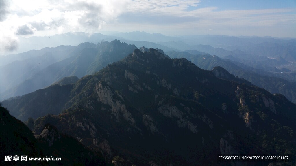高山云海壮丽景观