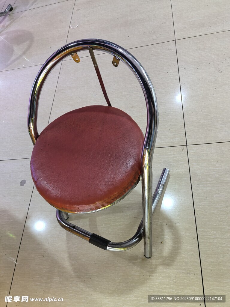 复古金属红座面圆凳