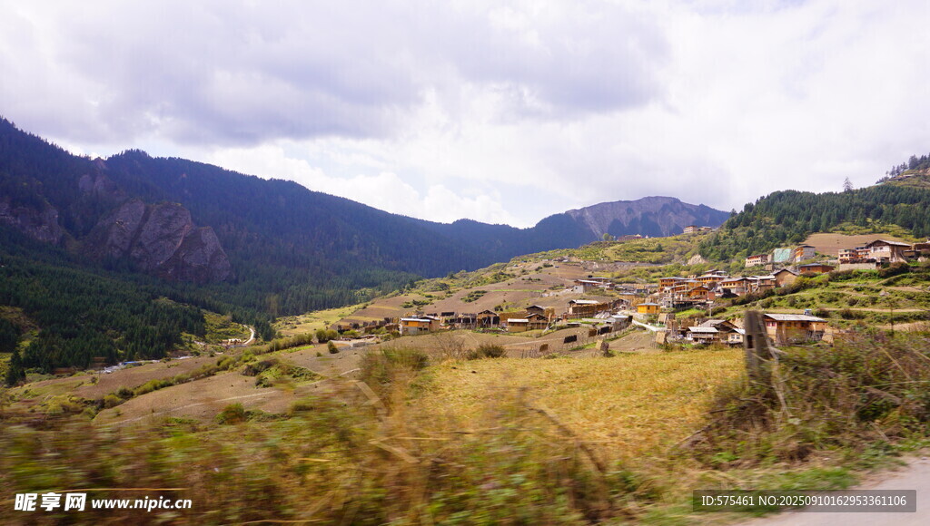 扎尕那 甘南 山间村落美景