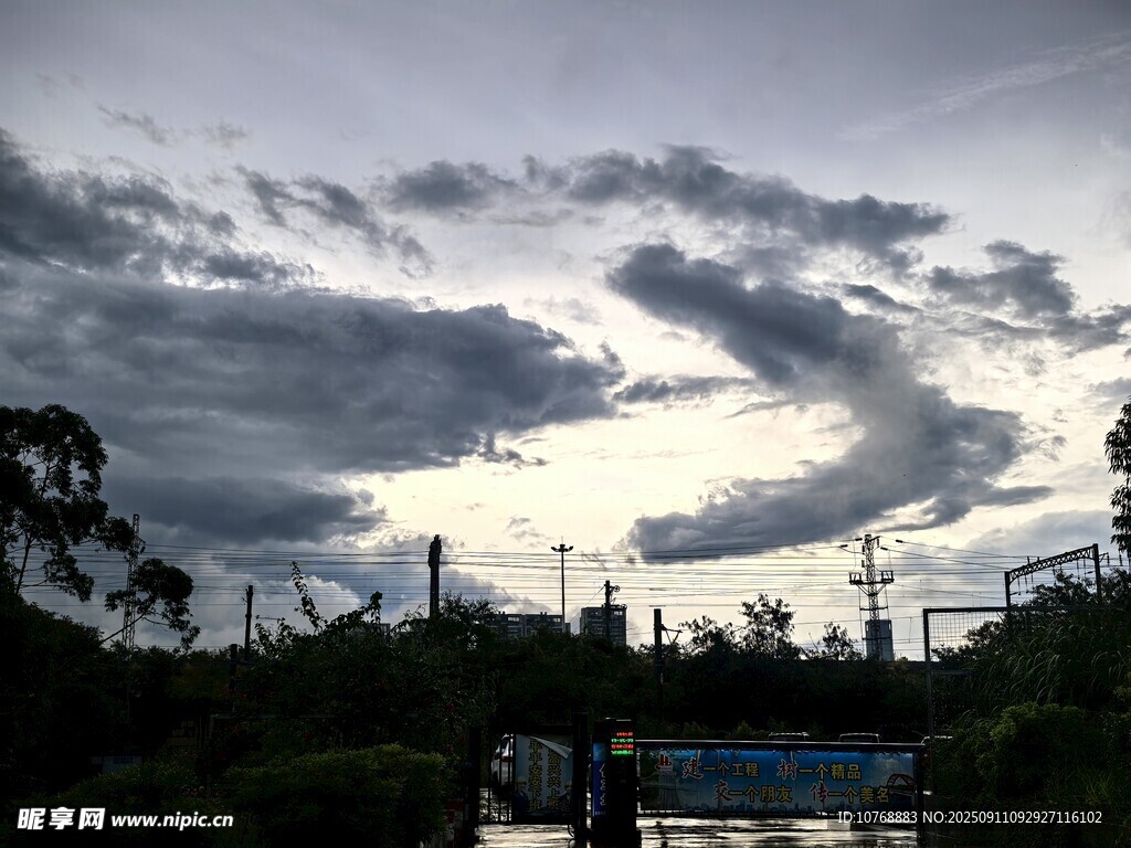 天空的乌云
