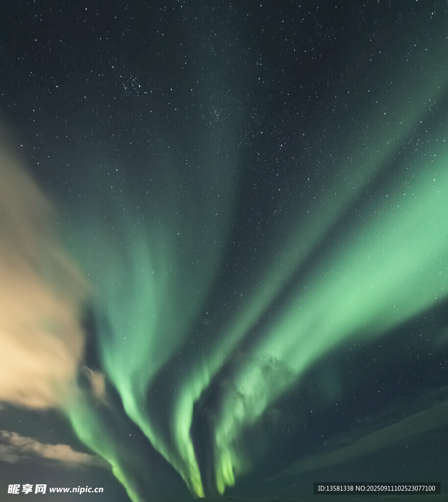 梦幻极光夜空美景
