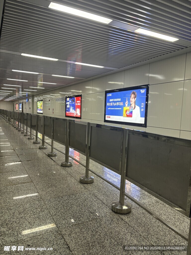 机场候机区通道显示屏