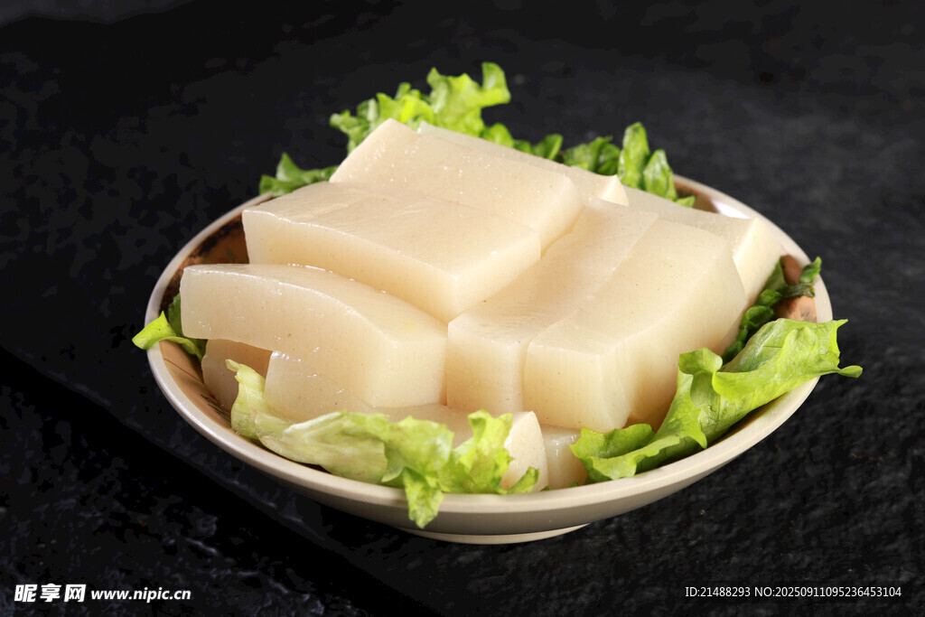 碗中鲜嫩魔芋豆腐