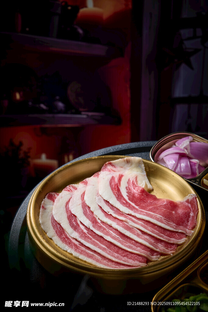鲜嫩火锅肉片待涮