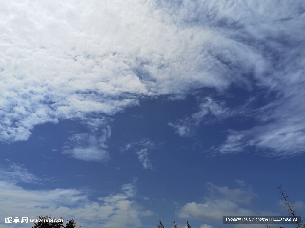 蓝天白云美景