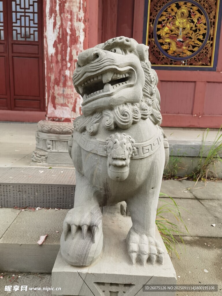 门前石狮子