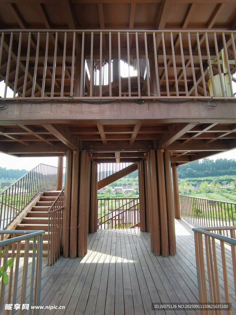木质双层观景露台