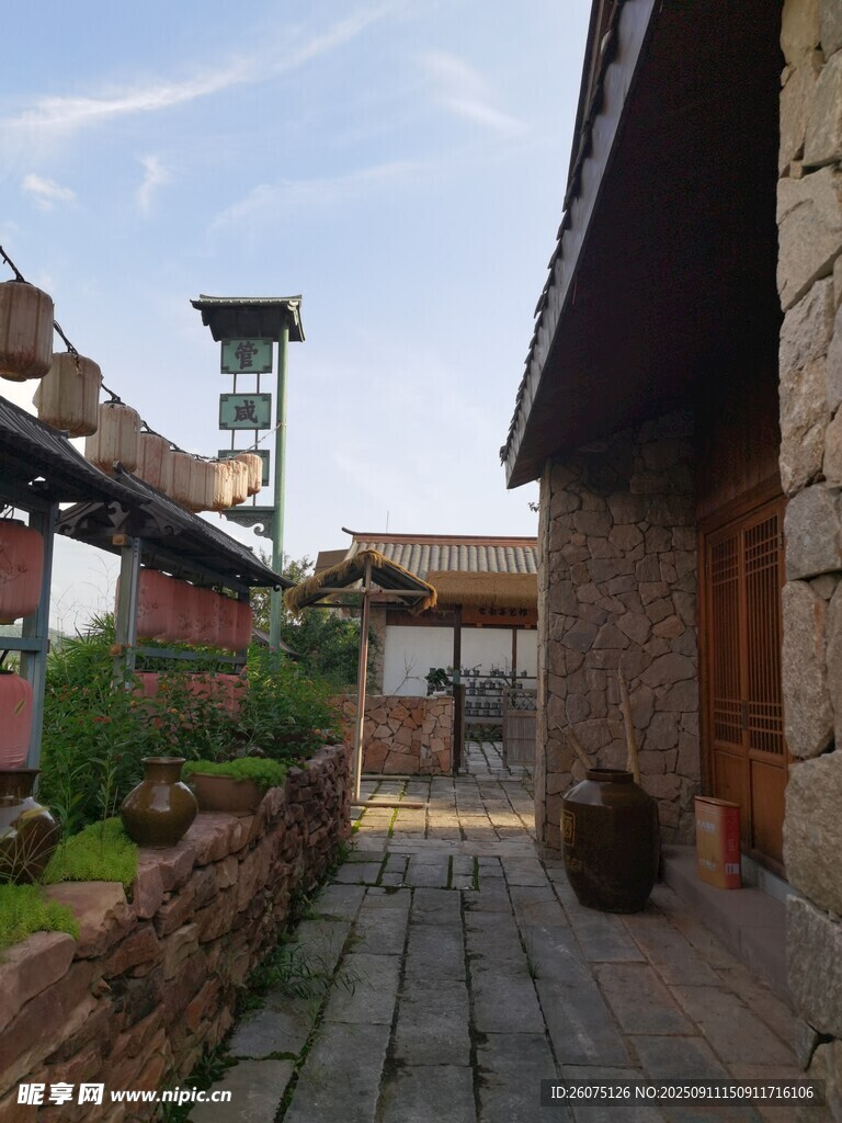 古村落小巷静谧古朴景致