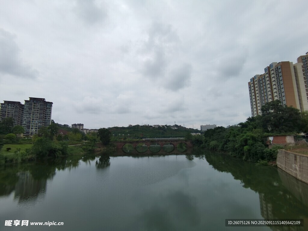 城市河畔风景