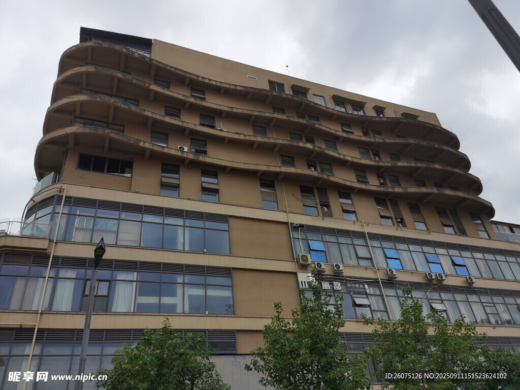 现代风格多层商业建筑