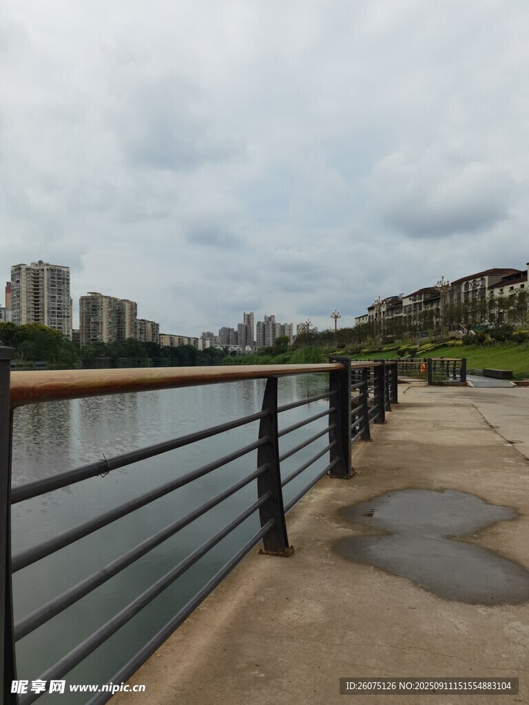 河畔步道风景