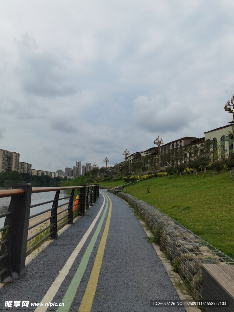 河边步道风景