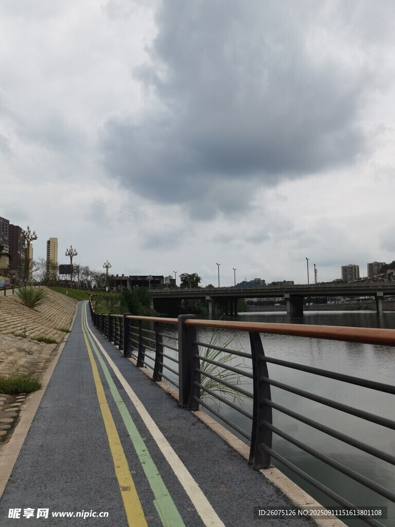 河边步道风景