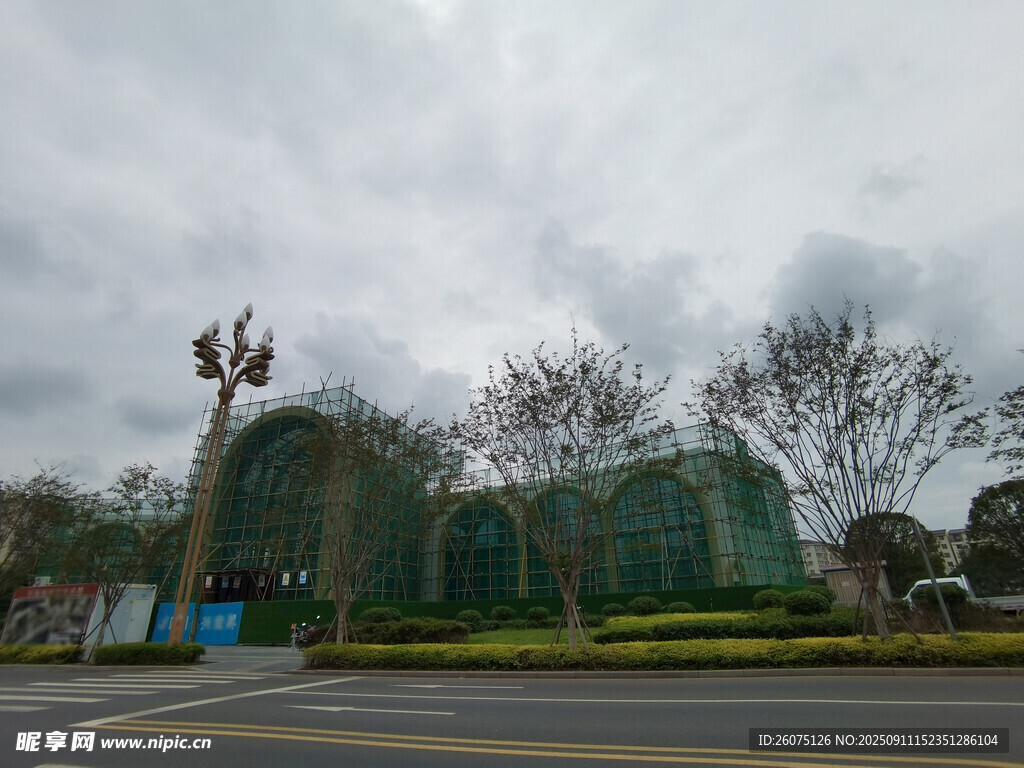 城市中的独特绿色建筑景观