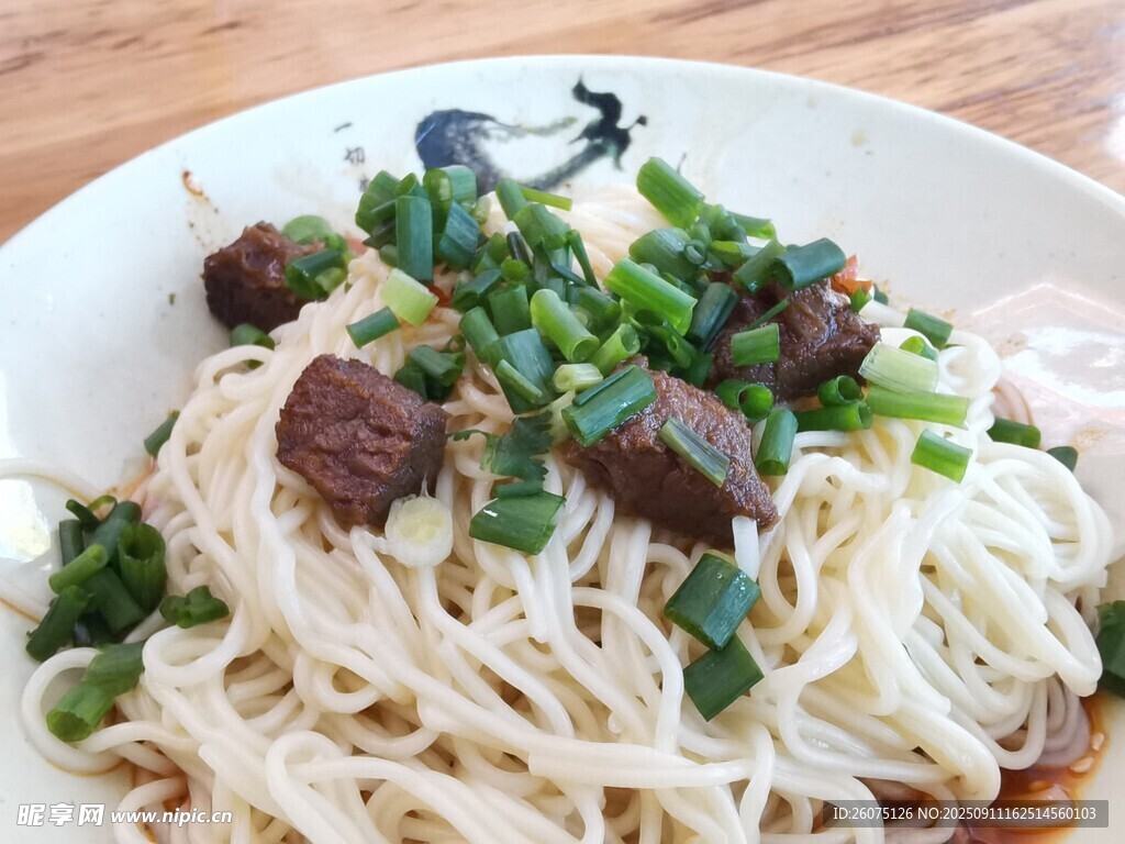 葱花牛肉拌面