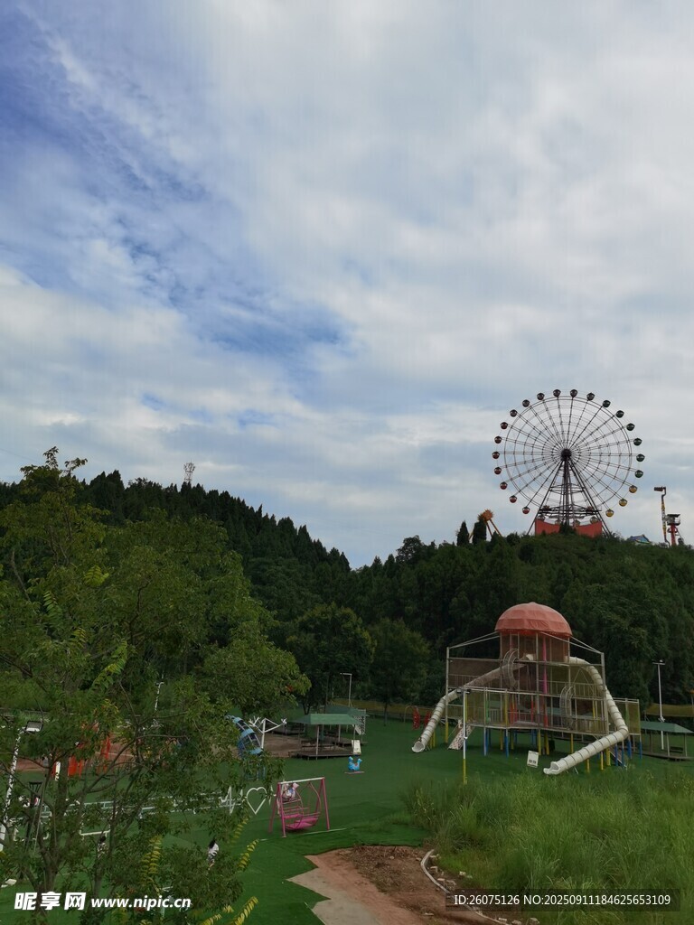 郊外游乐园的美丽景致