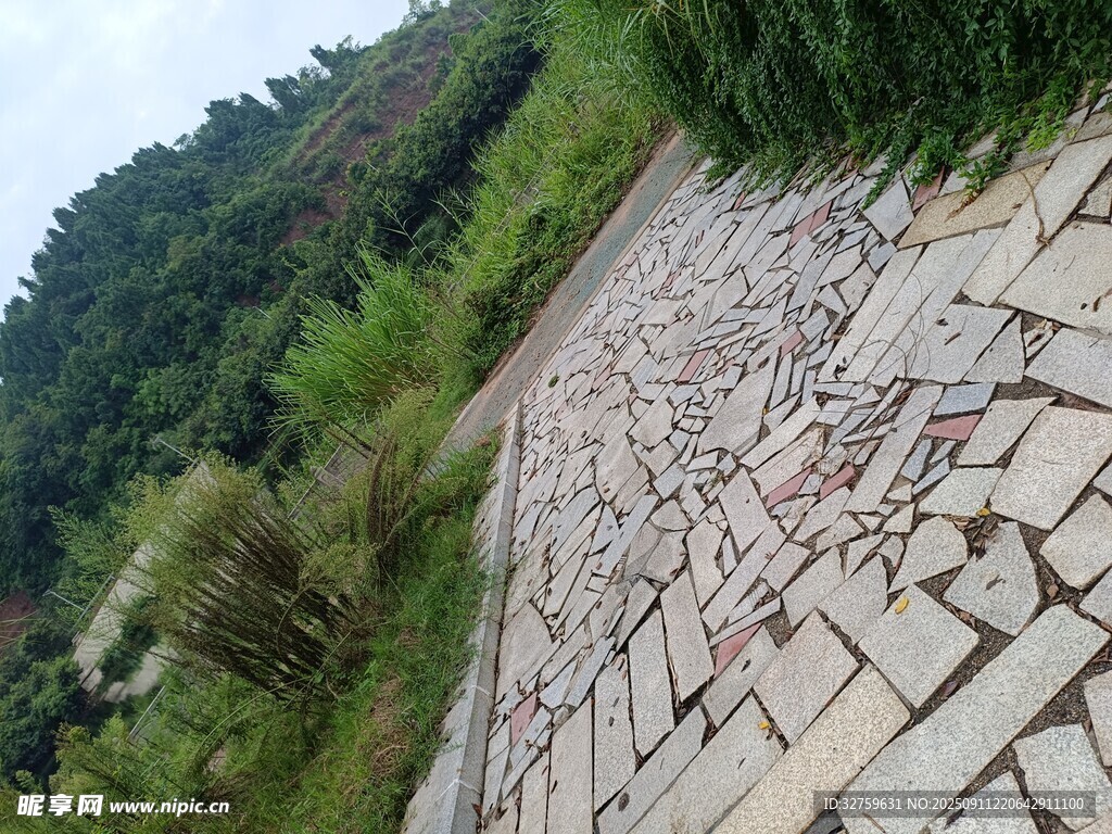山间石板路 