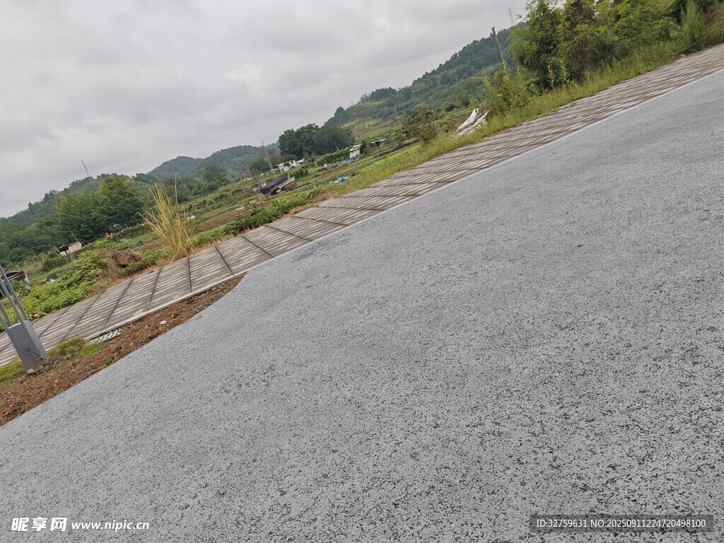 乡村柏油马路景观