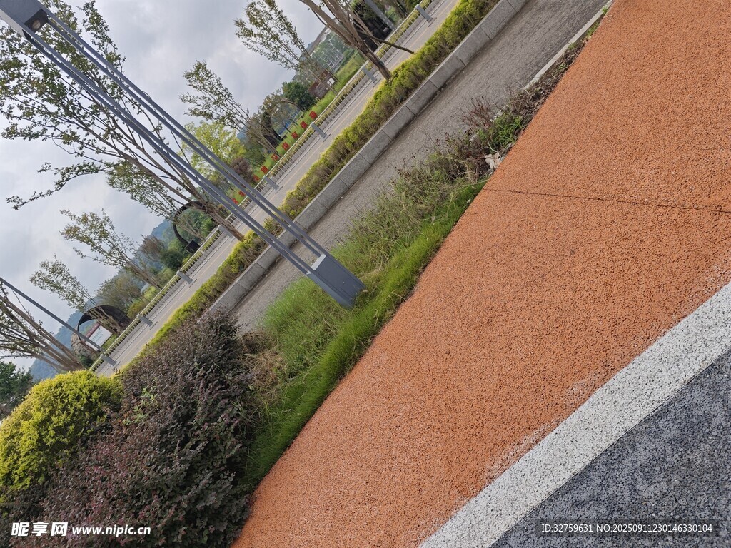 户外彩色步道景观