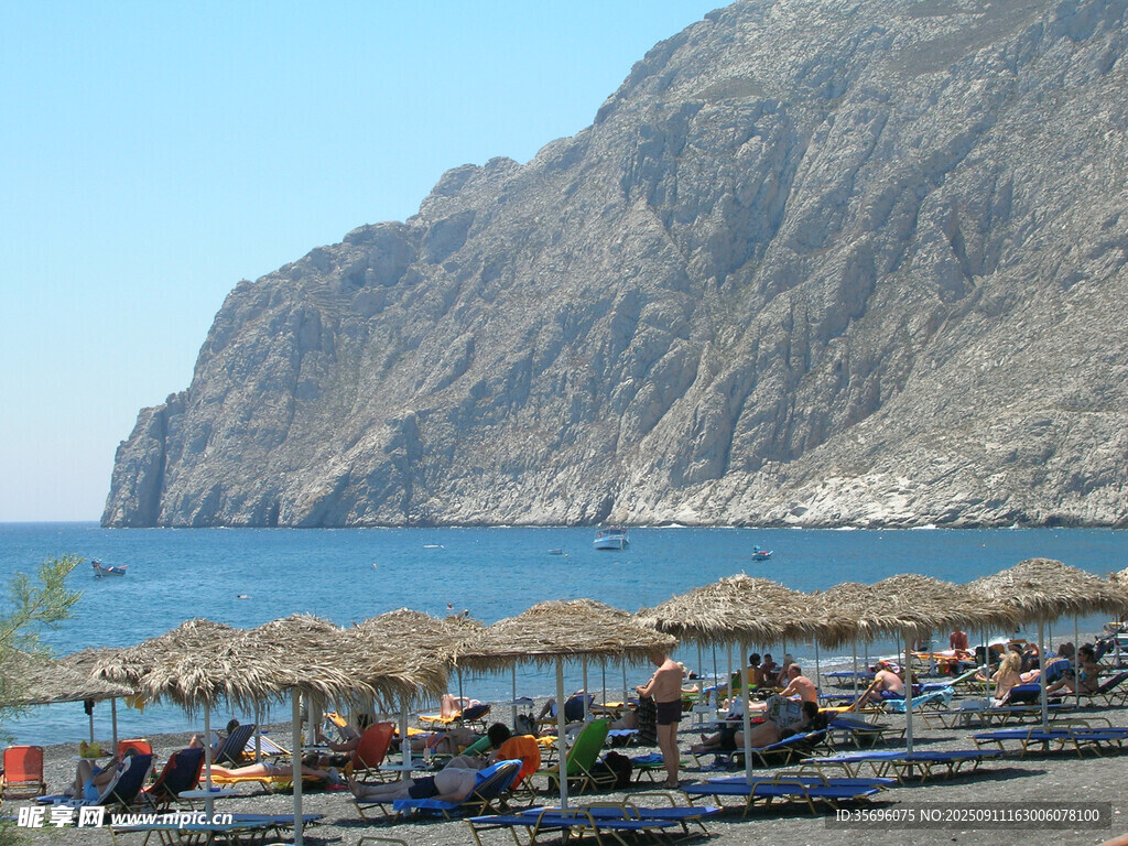 海边度假胜地的休闲场景