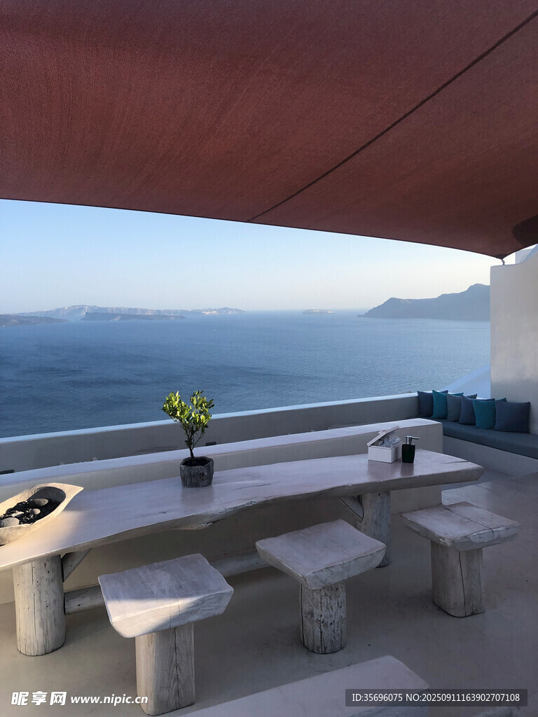 海边露台休闲桌椅景观