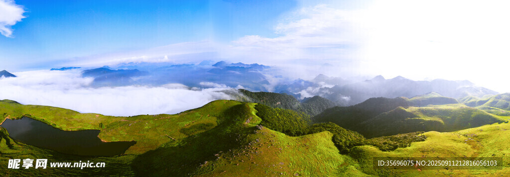 山顶湖景全景摄影