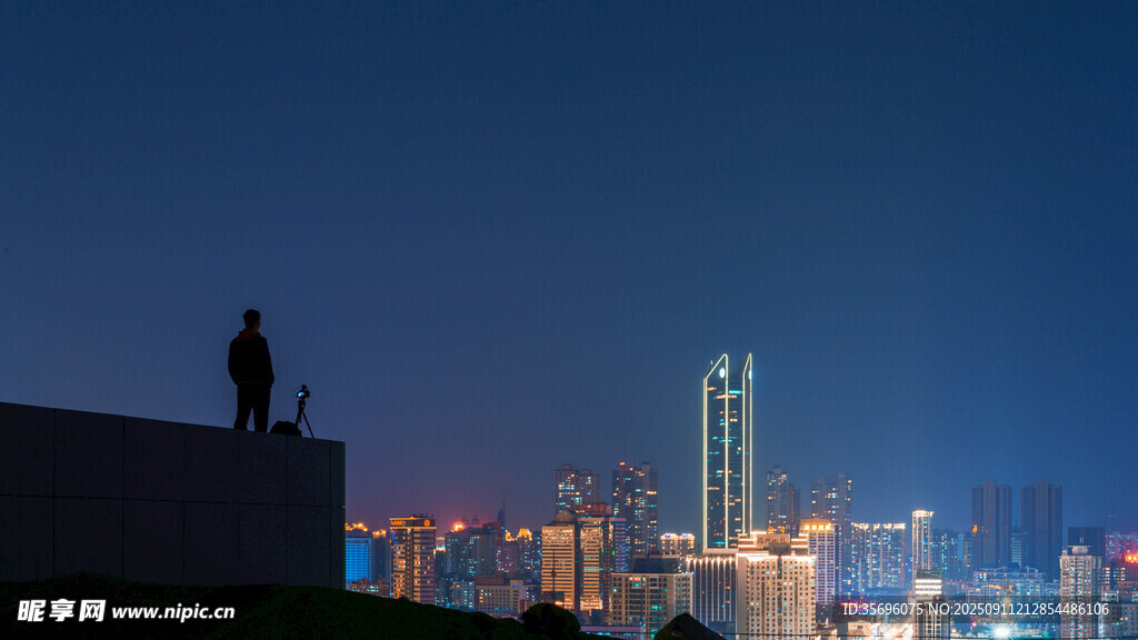 摄影师剪影
