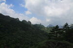 黄山青山云雾间的秀丽景致
