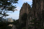 黄山奇峰耸立的壮丽山景