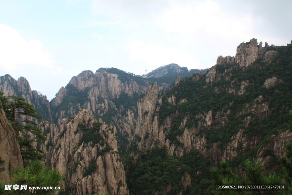 壮丽黄山奇峰景观