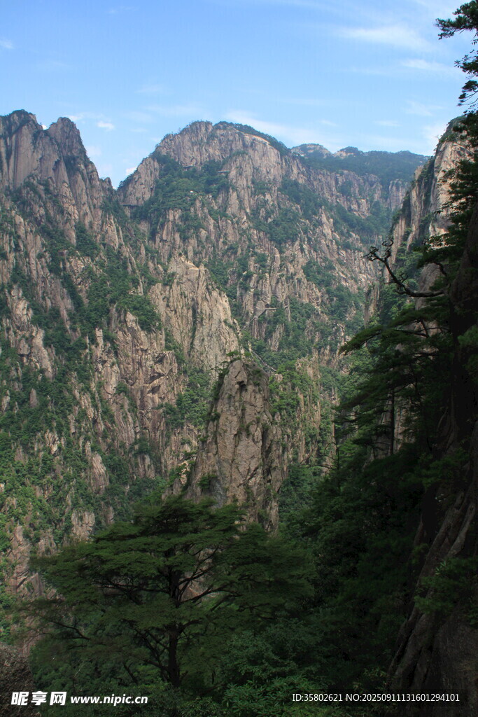 壮丽黄山奇峰景观
