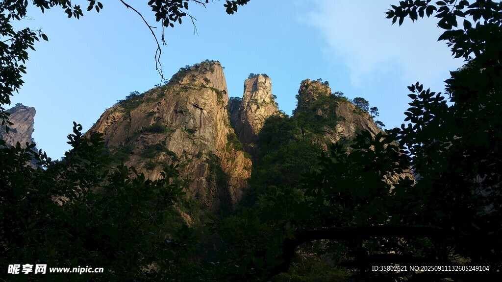 黄山夕阳下的壮丽山峦