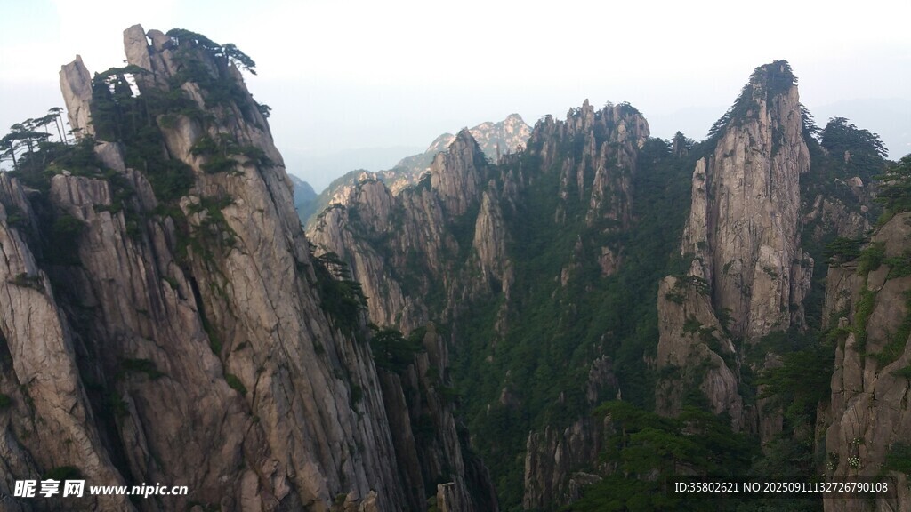 壮丽黄山奇峰景观