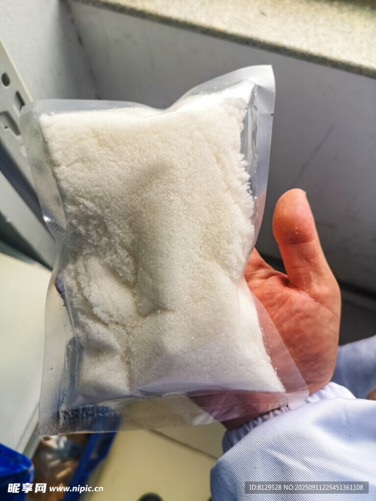 实验室中的白色粉末样品