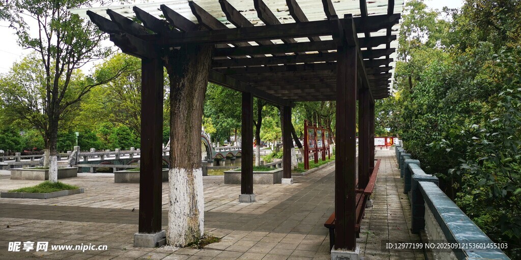户外木质凉亭景观