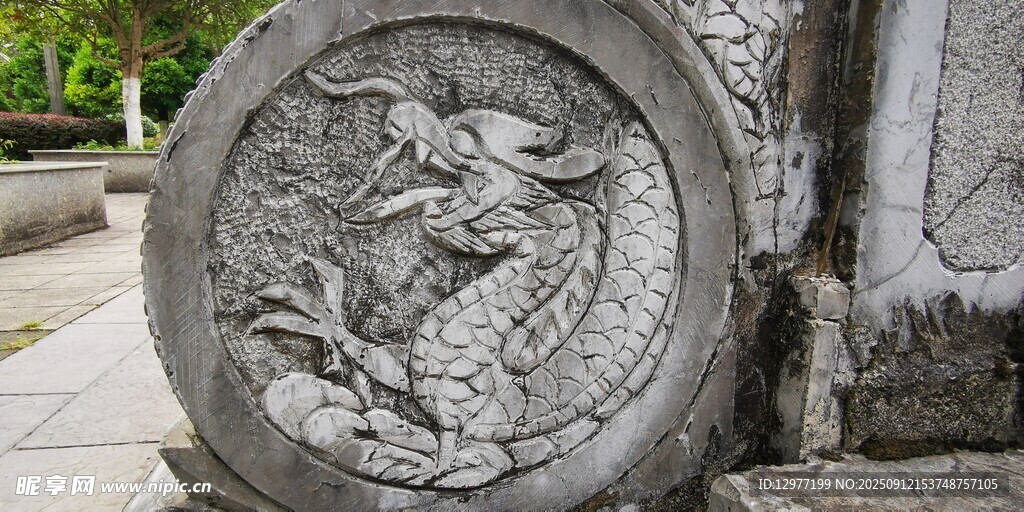 石雕龙纹装饰细节