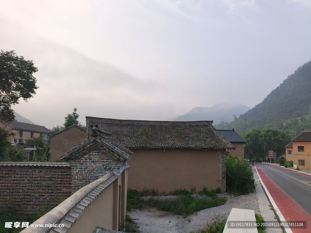 乡村屋舍 远山近景
